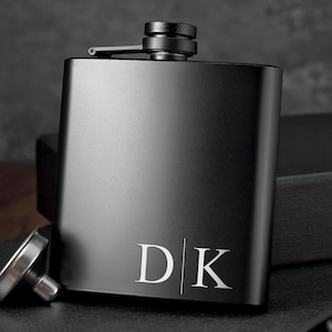 Custom Engraved Black Hip Flask – Unique Gift for Dad, Groomsmen, and Best Men, Stylish Barware, Ideal for Weddings and Celebrations