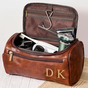 Trousse de toilette en cuir gravée pour homme, kit Dopp personnalisé, cadeau de garçon d'honneur, idéal pour un cadeau de Noël ou d'anniversaire à faire aimer
