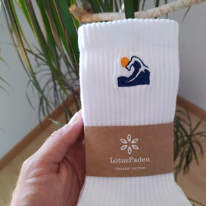 Socks embroidered with a wave | Tennis socks | Organic cotton | Sizes 37-44 | Made in EU | White