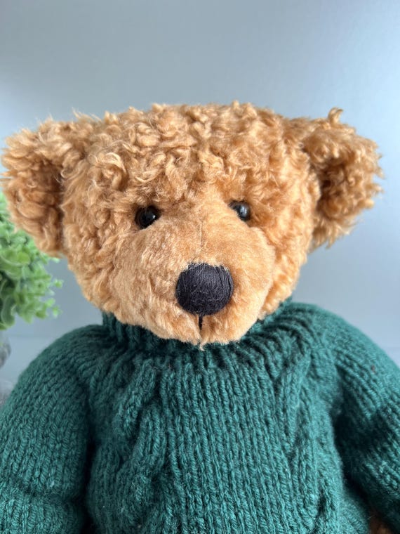 Harrods Christmas Teddy Bear 1998 Named Hamish, Wearing Green Aron