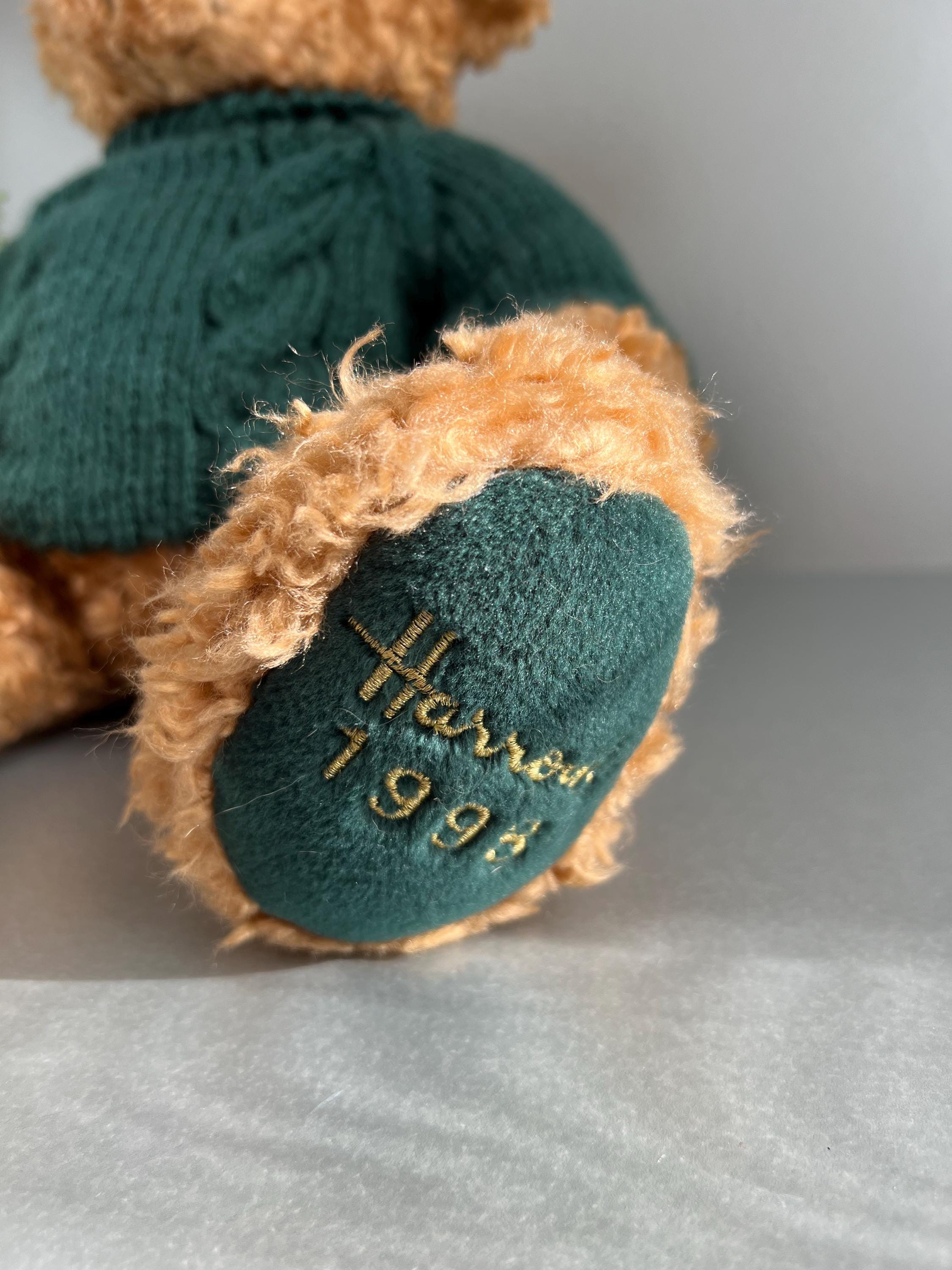 Harrods Christmas Teddy Bear 1998 Named Hamish, Wearing Green Aron