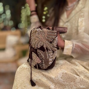 Gold Glam Potli Bag – Ethnic Wedding Clutch – Bridal Party Favor – Festive Indian Purse – Gift for Her
