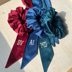 Personalized Scrunchie with Bow (Set of 3) – Custom Hair Scrunchies, Embroidered Name Scrunchies, Personalized Gifts for Her
