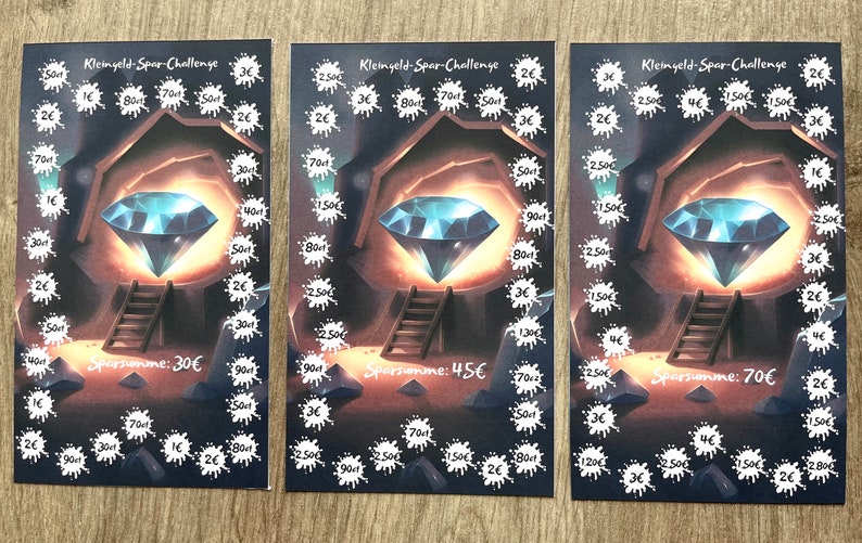 Puede incluir: Tres tarjetas con un dise&ntilde;o de gemas. Cada tarjeta presenta un gran diamante azul brillante en un entorno de cueva, rodeado de salpicaduras blancas y texto. Las tarjetas muestran diferentes cantidades de ahorro.