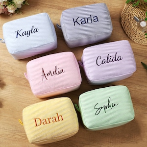 Personalized Bridesmaid Gift, Bridal Party Gifts, Embroidered Makeup ,Custom Cosmetic Bag ,Travel makeup Bag