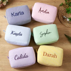 Gepersonaliseerde make-uptas, make-uptas, op maat gemaakte geborduurde naam make-up, cadeauzakje bruidsmeisje, make-up reistas