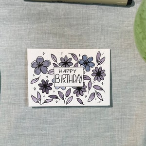 Handgemalte Original Faltkarte "Happy Birthday violette Blumen" - Einzelstück, Unikat, kein Druck - Geburtstagskarte, einzigartiges Geschenk