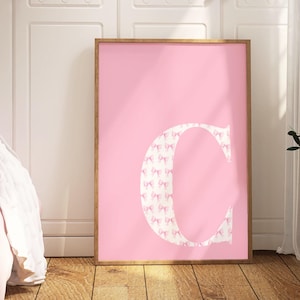 Buchstabe C Poster, Rosa Schleifendruck, Adrette Wandkunst, C-Druck, niedliches Wohnungsdekor, College-Wohnheimdekor, Blush Pink, Badezimmerdekor
