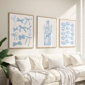 Zestaw 3 nadruków Coastal Print, jasnoniebieskie kokardy, wydruki cyfrowe, estetyka wnuczki, wystrój pokoju w akademiku dla dziewcząt Preppy, szampański obraz ścienny