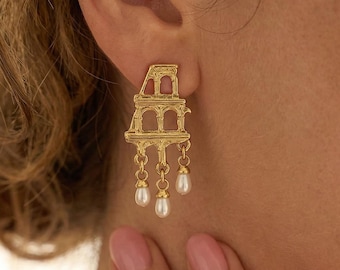 Gold Colosseum Ohrringe | Roman Architektur Perle baumeln Ohrringe | Antike Geschichte Schmuck | Statement Ohrringe | Geschenk für Sie