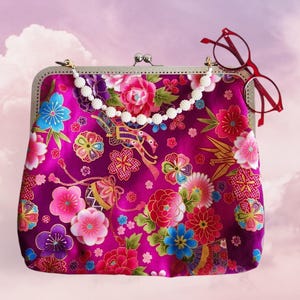 Sac aux motifs japonais avec fermoir rétro petite pochette intérieure.