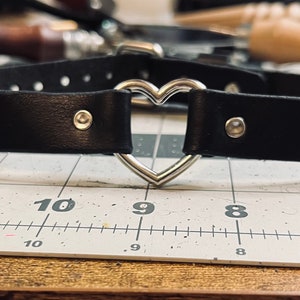 Sweetheart choker necklace