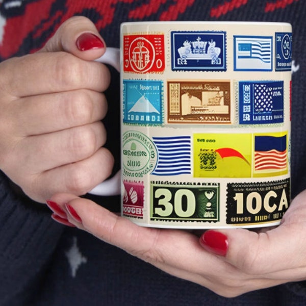 Collage von Briefmarken Keramikbecher 11oz - UK | Eine Collage aus Internationalen Briefmarken auf einem beigen Hintergrund | Philatelie bringt dich nicht weiter