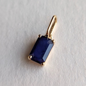 6 x 4 MM Natürlicher Blauer Saphir Charm, 14K Solid Gelb Gold Blauer Saphir Charm, Handgemachter Charm Anhänger, Charm Halskette, Gold Charms