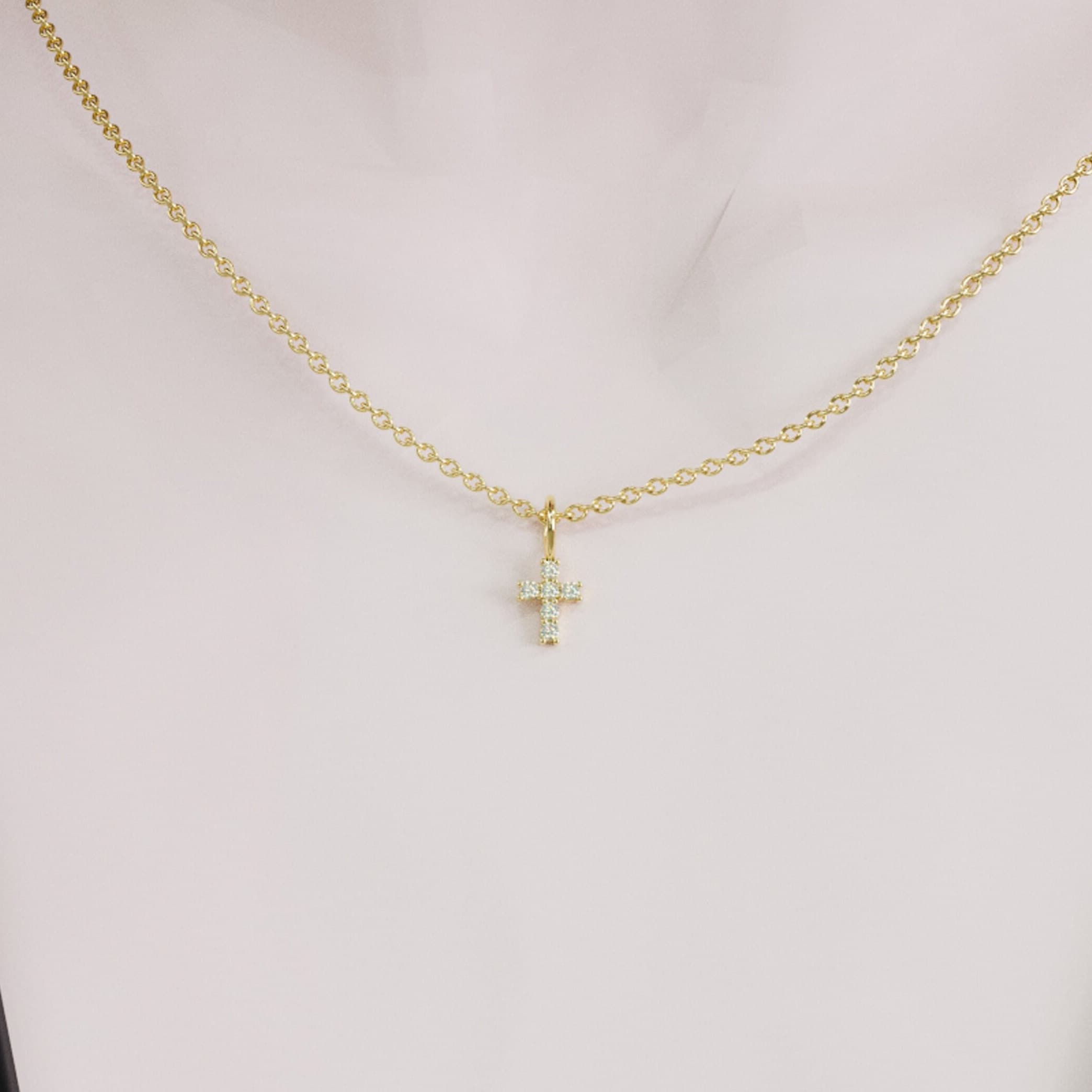 Ciondolo Croce Uomo In Moissanite 2 Carati – Placcato Oro Giallo 14K Su Argento 925
