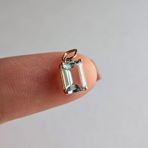 Ciondolo con acquamarina naturale da 7 x 5 mm, ciondolo con acquamarina in oro massiccio 14k, ciondolo fatto a mano, regalo per lei, collana con ciondolo, ciondoli in oro