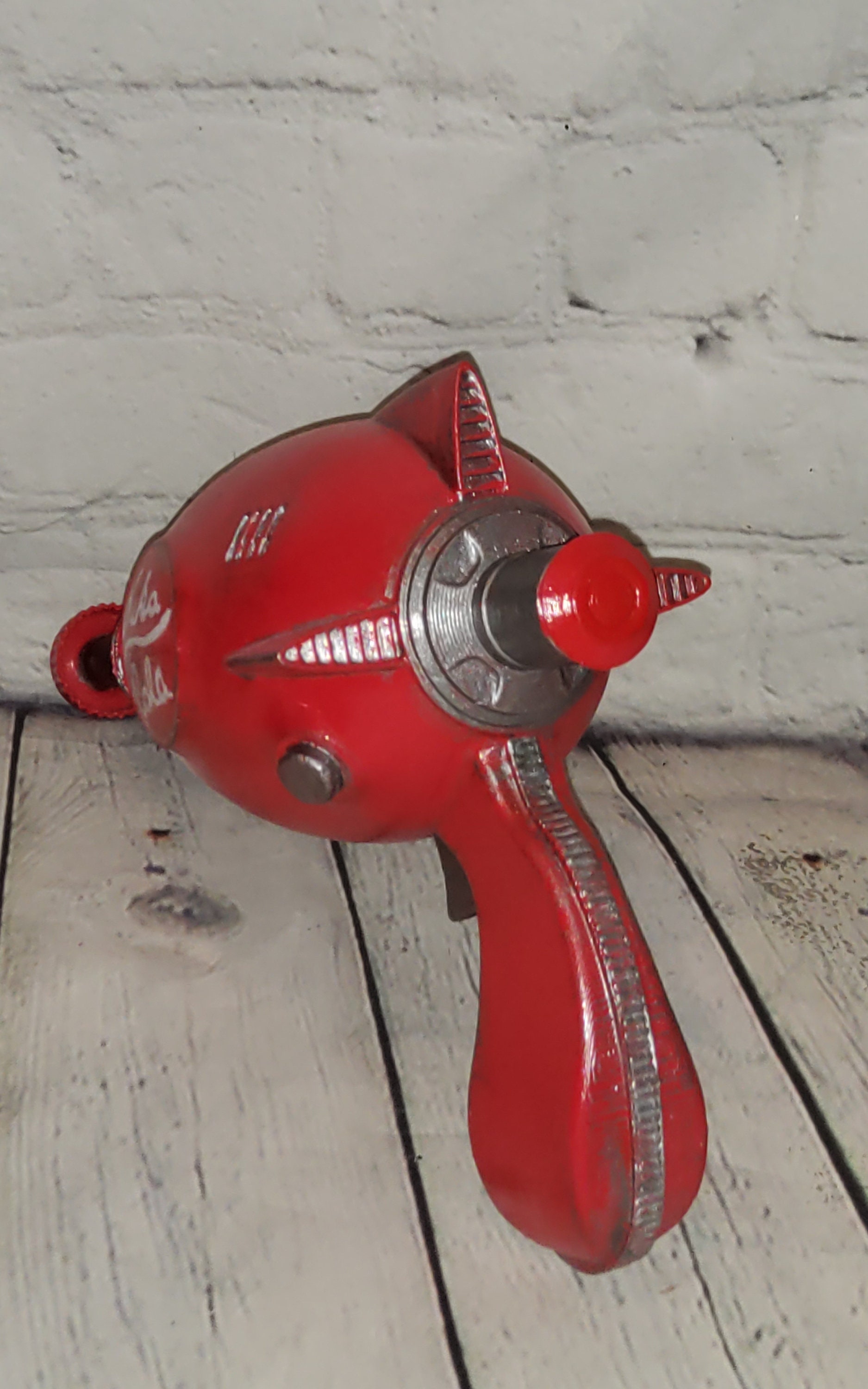 Fallout Nuka Cola Thirst Zapper Wall Armory Accessory for PS4/Xbox One/PC