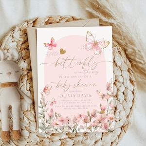 Invito per baby shower a forma di farfalla, modello di invito per baby shower a forma di farfalla rosa, invito per baby shower a forma di bambina con farfalle e fiori rosa BS9