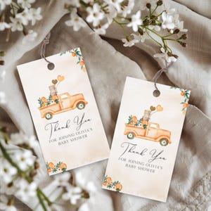 Etiqueta de agradecimiento para baby shower con una pequeña ternura naranja, plantilla de etiqueta de regalo con naranjas y cítricos editable, etiqueta de agradecimiento para baby shower con una ternura de verano neutra en cuanto al género BS180