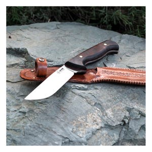Handmade 440C Stainless Steel Hunting Knife: Walnut Handle, Leather Sheath