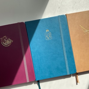 Quaderni Endless Sky - Quaderno A5 con griglia a punti per bullet journal, carta bianca da 160 g/m², copertina in pelle vegana con motivo in lamina d'oro