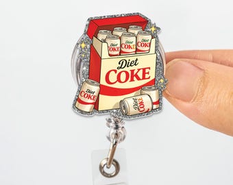 Portacredencial retráctil con diseño de paquete de cigarrillos de refresco dietético, portacredencial de enfermera, portacredencial retráctil para enfermeras y personal médico, diseño de bolsa de suero intravenoso