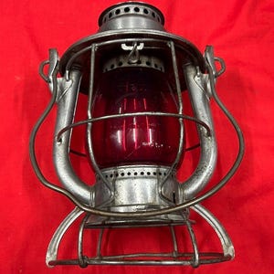 Dietz Vesta N.Y.N.H. & H. Railroad Lantern w/ N.Y.C.S. Embossed Ruby Red Globe