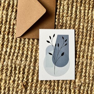 Biglietto di auguri illustrato - stampa artistica astratta - cartolina botanica - piante astratte e forme blu - stampa artistica da parete - stampecartoline