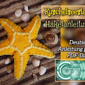 May include: A handmade yellow and cream crocheted starfish with a textured design, surrounded by seashells on a brown and tan striped surface. The image includes text in German.