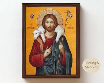 Peut inclure: Icône religieuse encadrée représentant une figure auréolée portant un agneau. La figure porte une robe rouge et un manteau bleu, sur fond doré. L'image comprend du texte grec et est dans un cadre marron foncé.