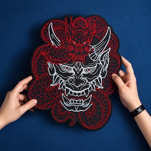 Aplique bordado para costas com máscara Oni e dragão – 33 cm (13") para jaqueta gótica/mítica, termocolante.