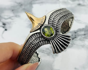 925 Sterling Silver Unisex Eagle Icon Peridot Stone Bracelet, Handmade Silver Bracelet, Animal Bracelet, Unique Bracelet, Gift Bracelet