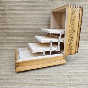 Vintage sigarettendispenser, sigarettendoos, houten doos