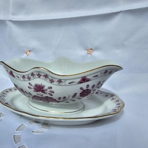 Hutschenreuther dinner plates, sauce plates Maria Theresia Linderhof gold rim plates