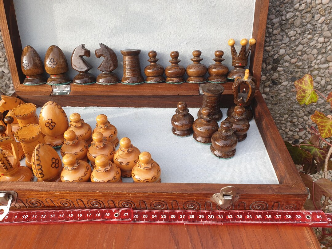Square - Échecs en Bois Espagne LUX- Chêne - 65 x 65 cm - Pièces d'échecs sculptées
