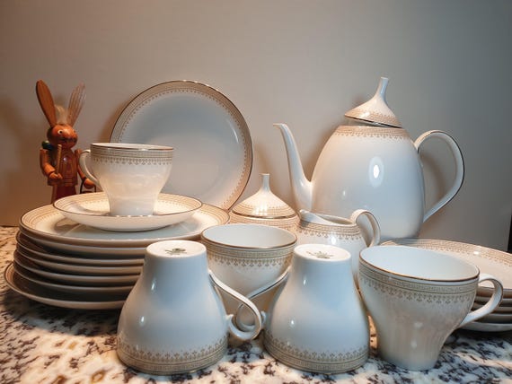 Hutschenreuther POESIE Goldrand Tasse Milchkännchen Zuckerdose Kaffeekanne Teller  für 5 Personen Service Set