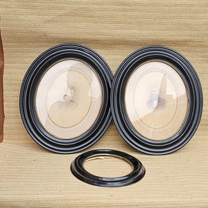 Beautiful, old shellac x3 photo frame made of wood, with CDV photo - oval - around 19th century