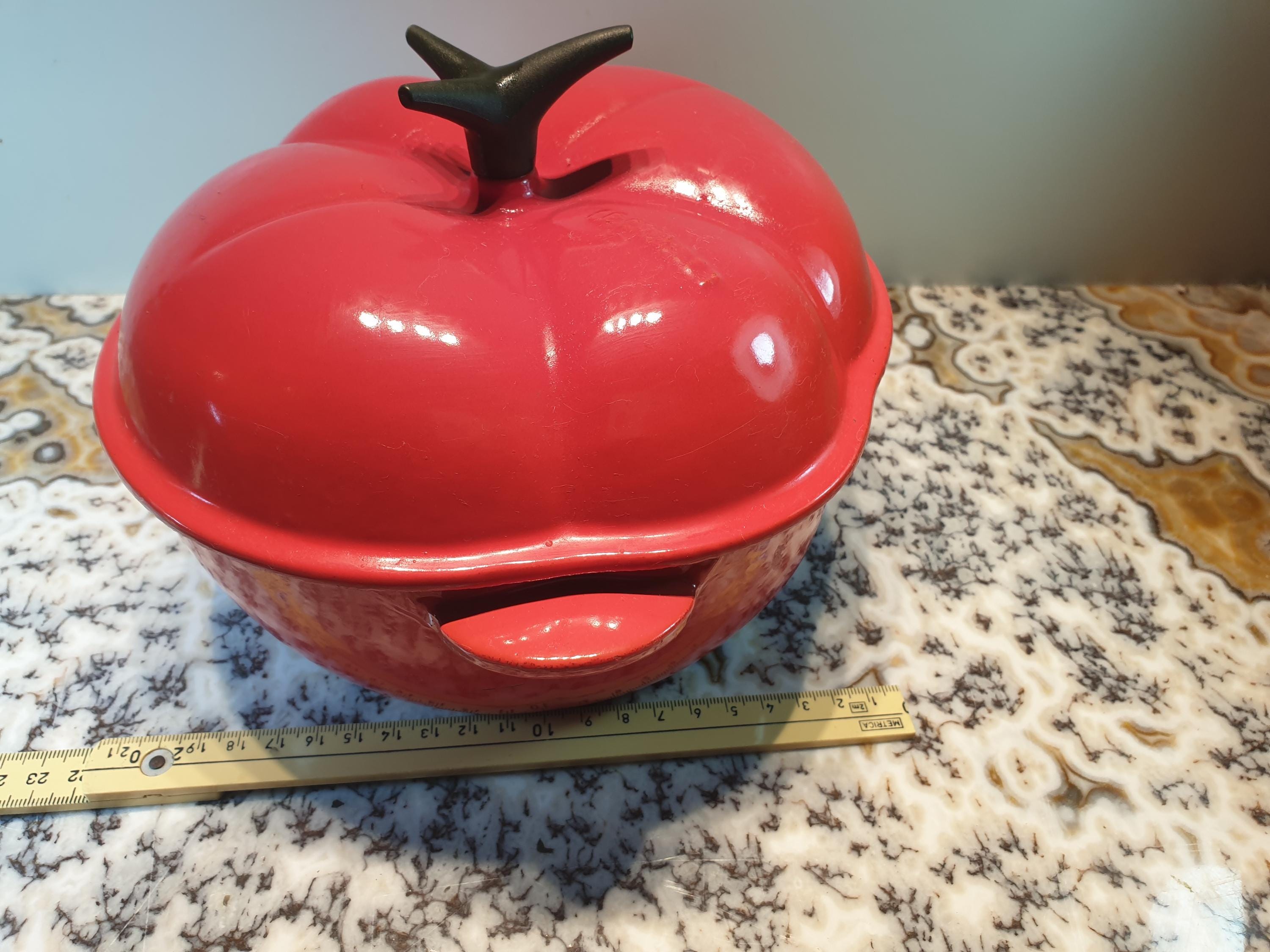Cocotte en forme de tomate avec couvercle, en fonte émaillée, faitout antiadhésif, avec poignées résistantes à la chaleur, 2,6 l