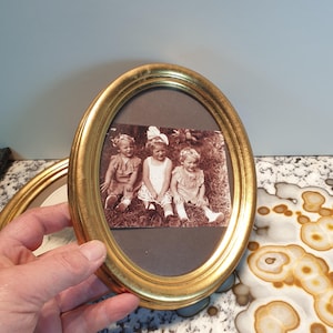 Oval picture frames gold rim high quality a few with black and white photos