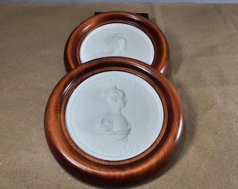 Meissen plaque portrait of the princesses, 2 pieces