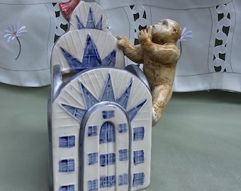 Empire State Building Replica With King Kong Figurine - NYC