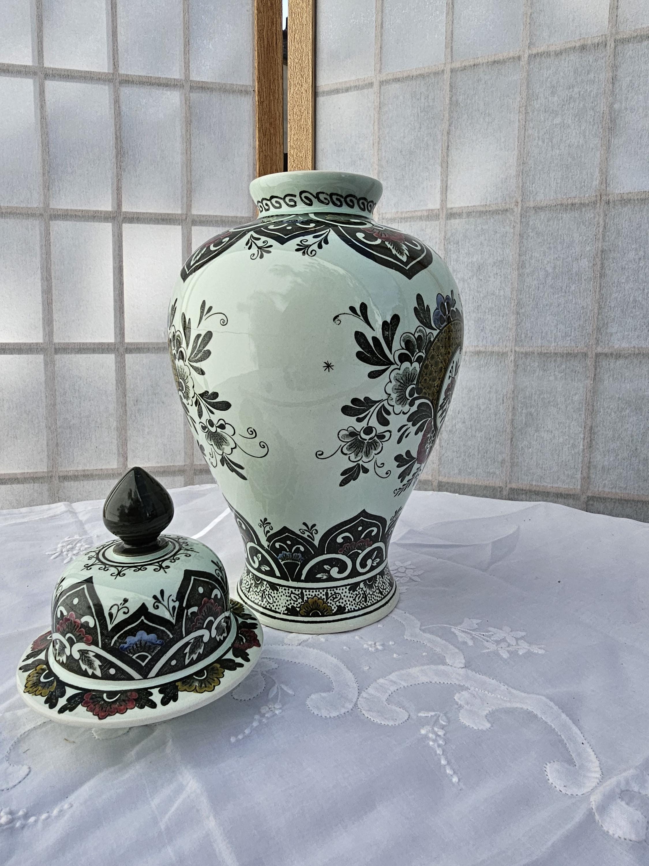 Deckelvase