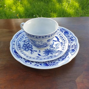 Triptis Porzellan Zwiebelmuster Tasse Untertasse Kuchenteller Made in GDR, DDR