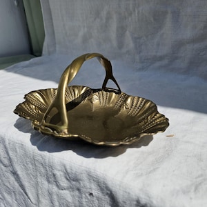 Art Nouveau brass bowl, handle bowl