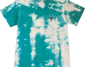 Camiseta pequeña teñida con efecto tie dye / bordada a mano / color helado / azul