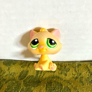 Hasbro Littlest Pet Shop LPS Shorthair Cat With Green Eyes Toy Figure Original