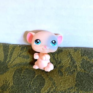 Hasbro Littlest Pet Shop LPS Toy Mouse With Blue Patch