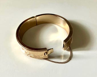 Vintage Bracelet With Pinch Clasp Gold Tone Metal Etched Floral Design With Safety Chain