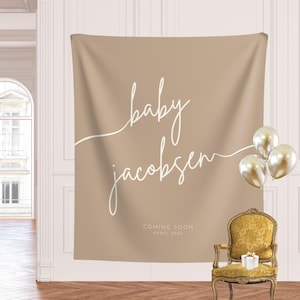 Puede incluir: Un telón de fondo marrón con texto blanco que dice "baby jacobsen coming soon april 2024".