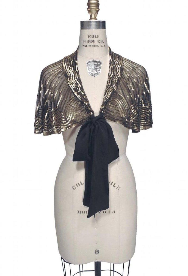 Capa estilo charlestón con lazo de seda y cuentas de los años 20 - The Garbo - Dorado sobre azabache imagen 1